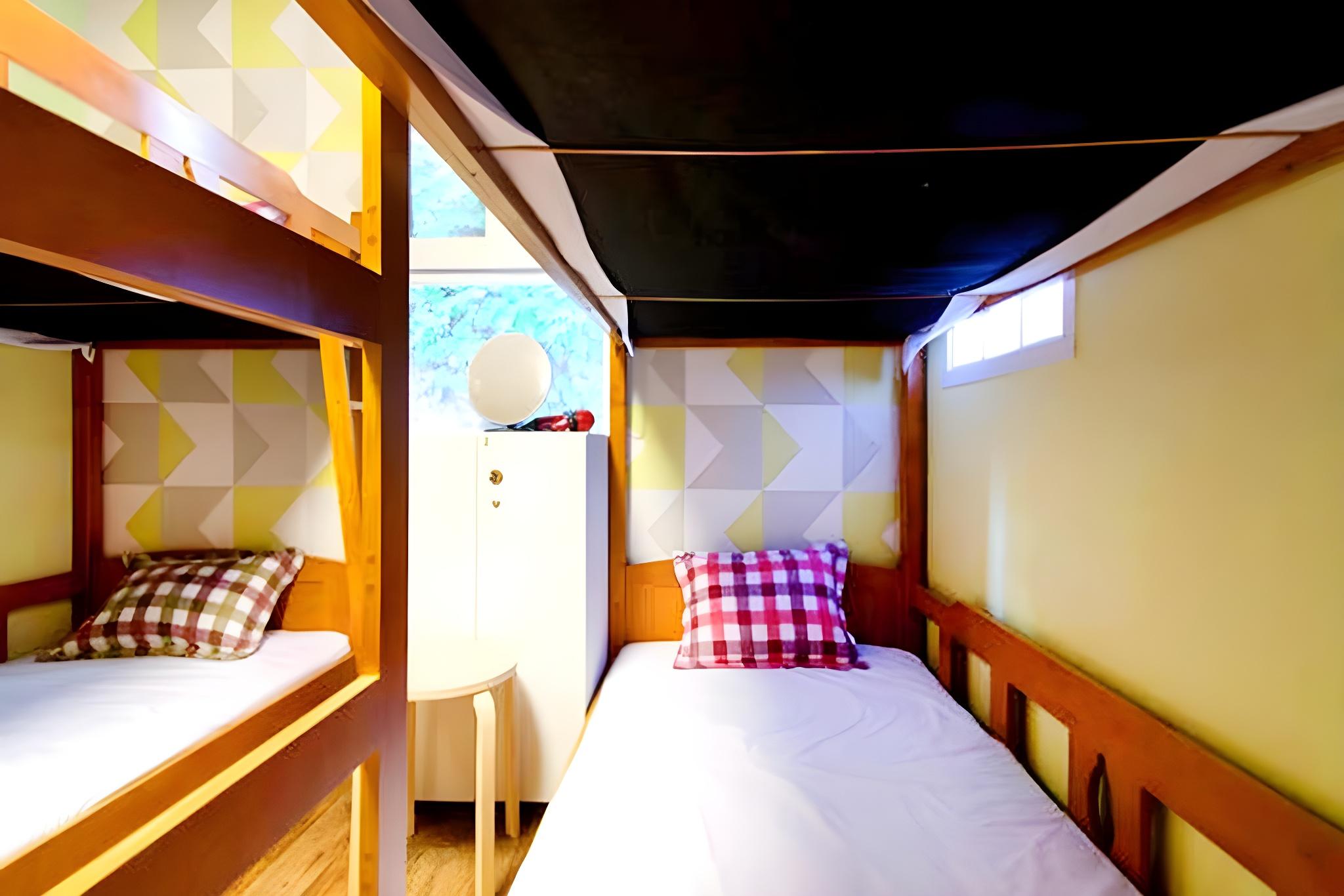 MIXED DORM, 6 BEDS