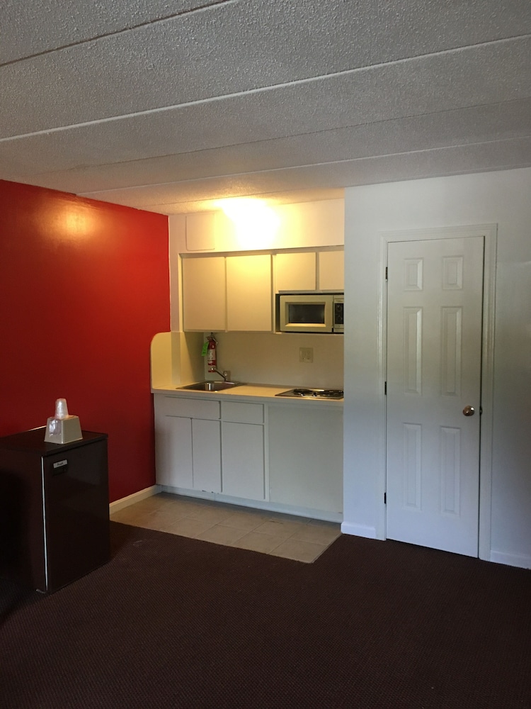 Gold Star Inn Suites 6/40