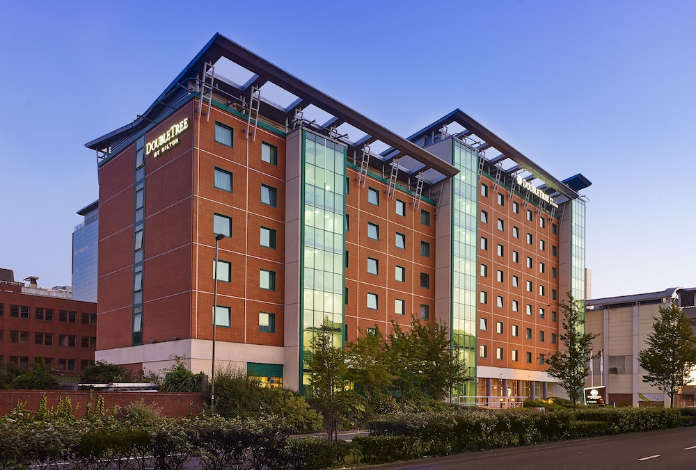 Doubletree By Hilton Hotel Woking 1/55