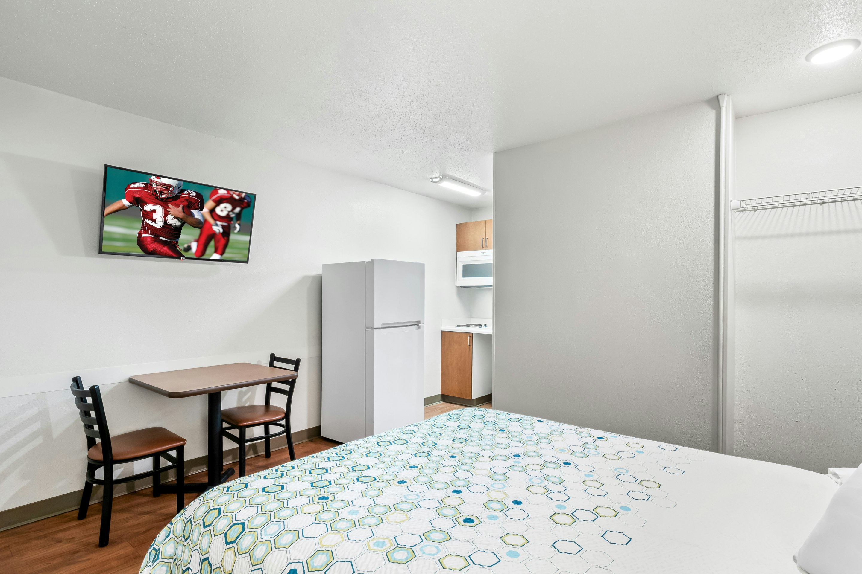 Studio, Queen Bed