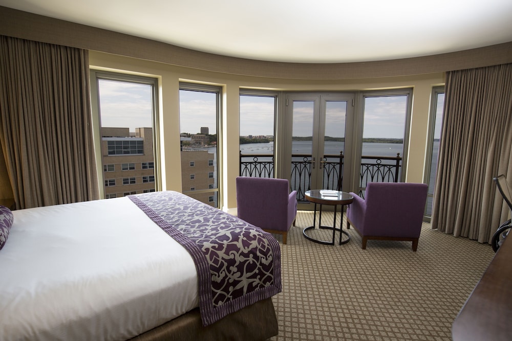 Premium, King Bed, Lake Front، The Edgewater 2/5