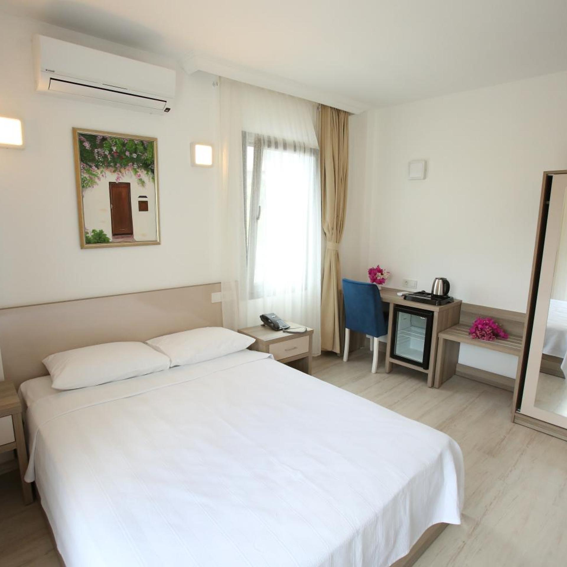 Room, Double Bed, Garden and Pool View، Aria Doria Otel 2/8