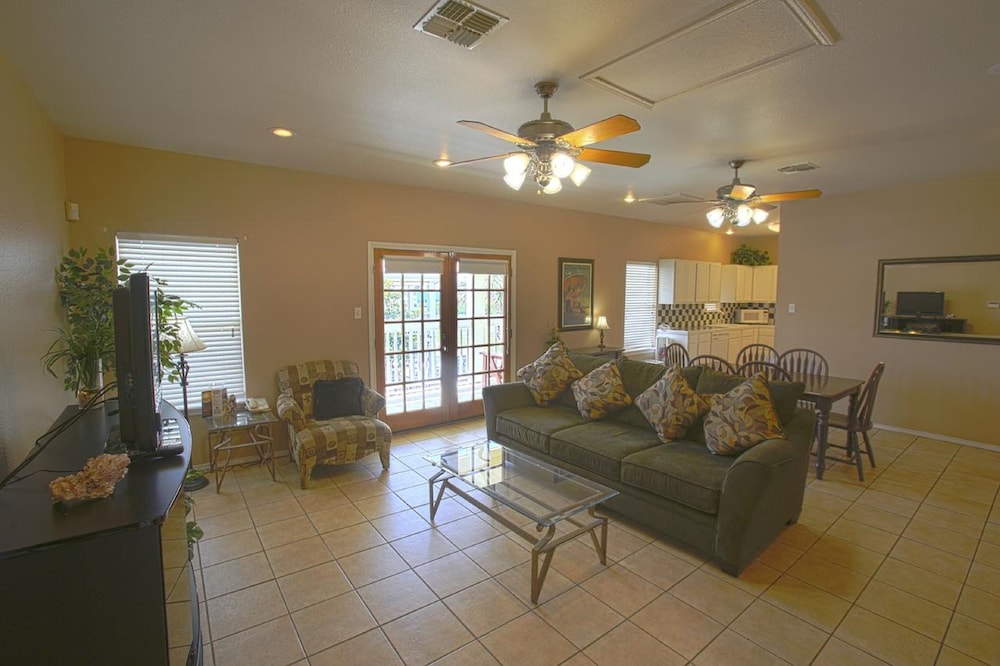 Plantation Suites Conference Center 29/50