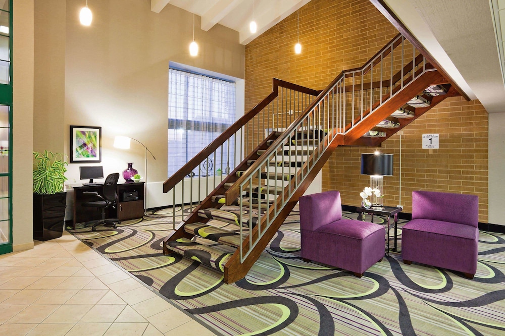 La Quinta Inn Oshkosh 38/56