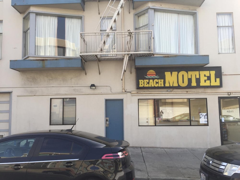 Beach Motel thumb 2