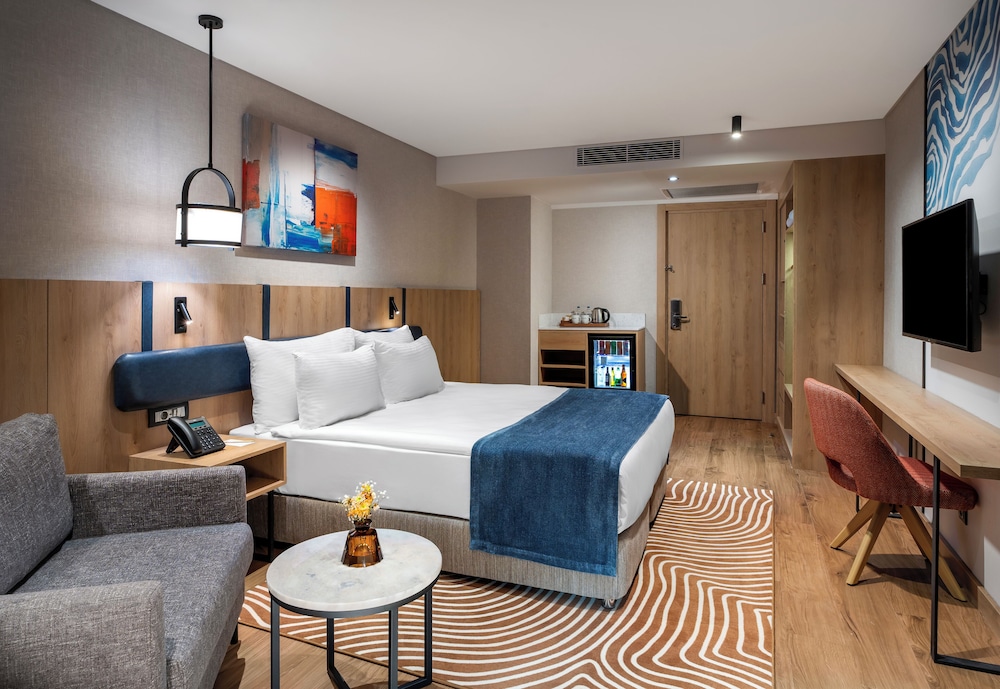 Elite World Kusadasi 30/50
