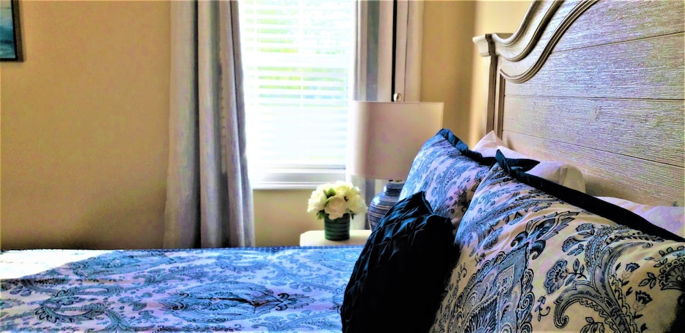 Harbor, Queen Bed