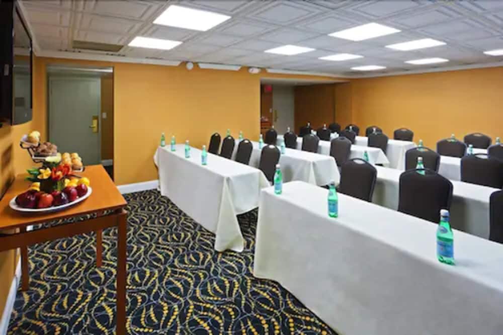 Best Western Premier Rockville Hotel & Suites 36/38