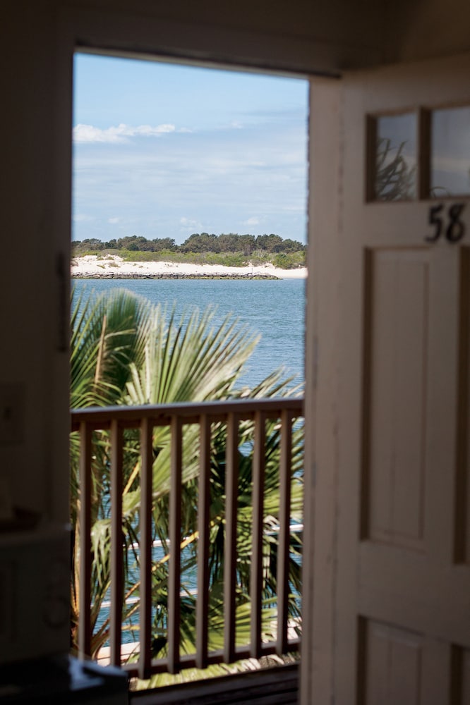 Oceanic Motel 2/46