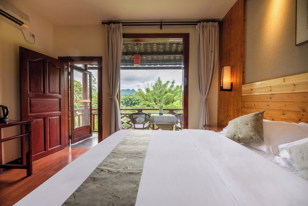 DELUXE, DOUBLE BED