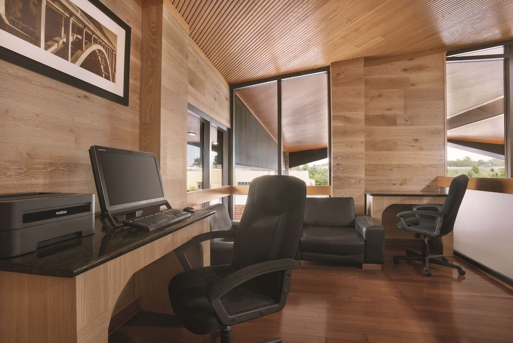 Country Inn & Suites by Radisson Indianapolis East 40/42