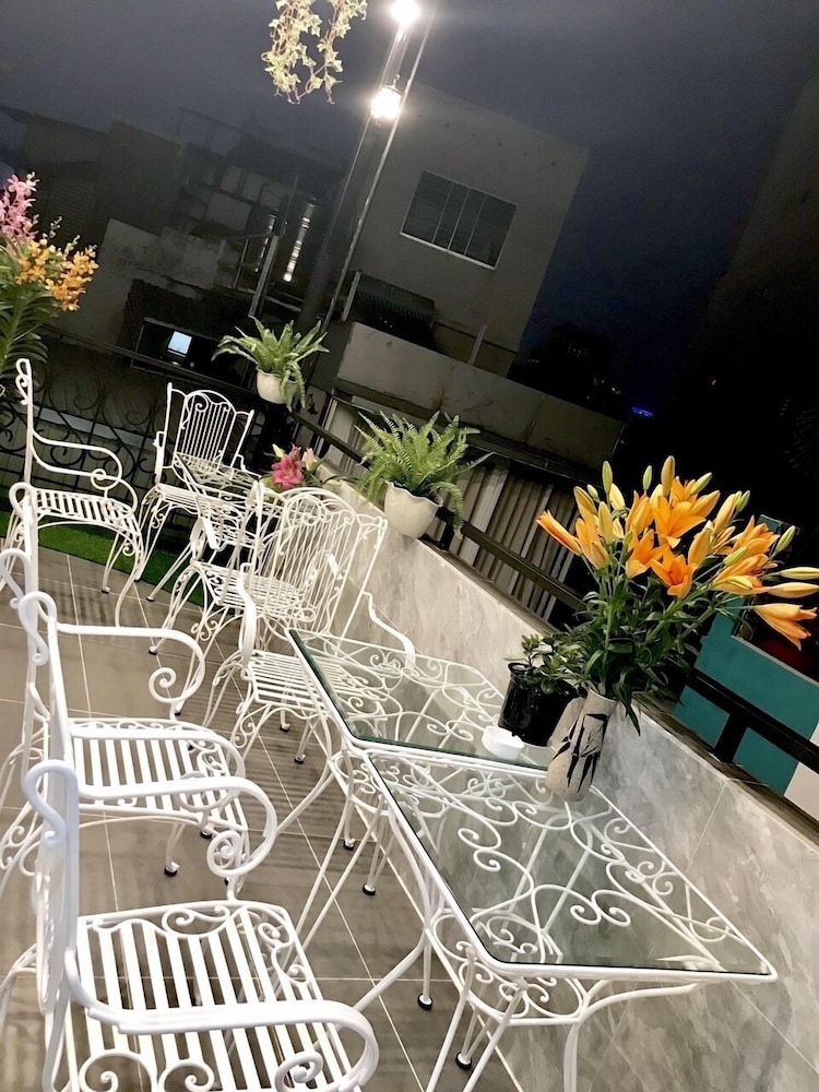 Louis Hostel 12/50