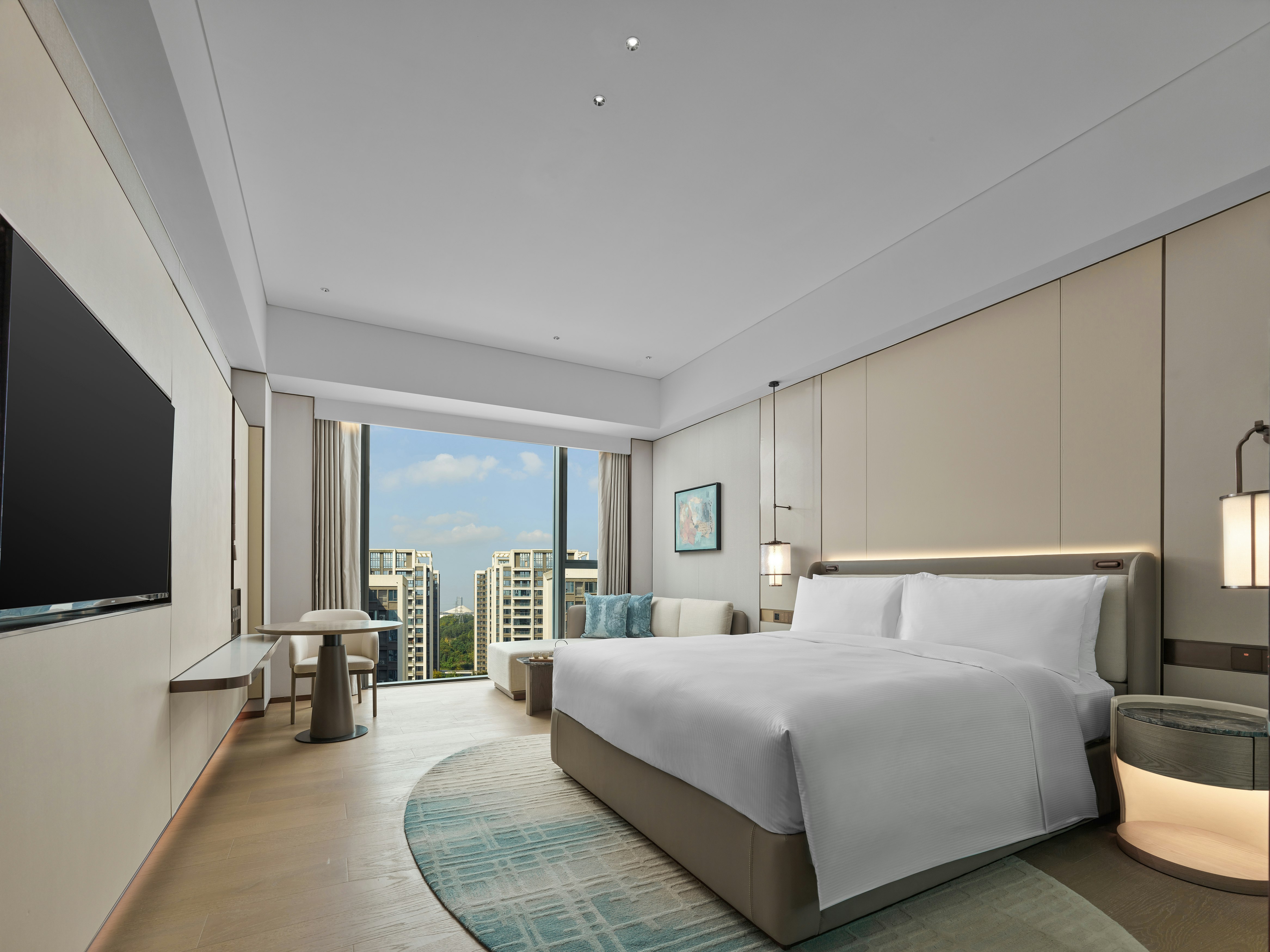 GUEST ROOM, KING BED