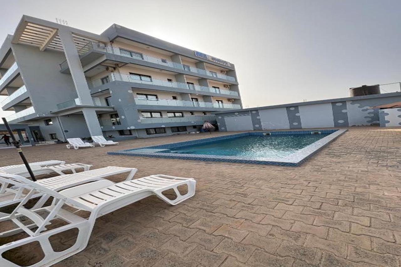 Melia's Hotel 21/22