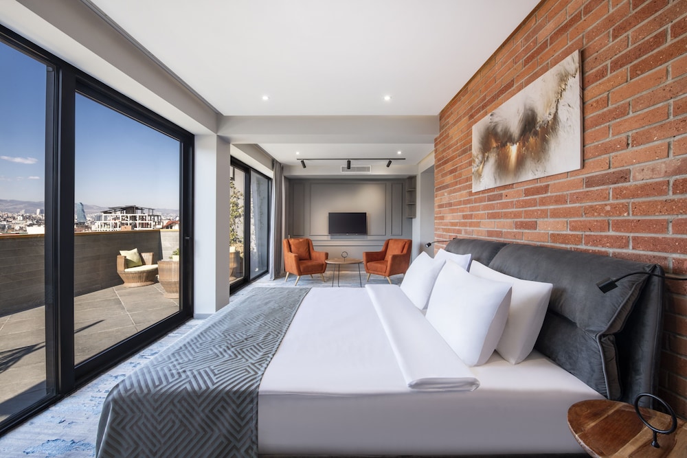 LUXURY, STUDIO, SUITE, KING BED, TERRACE