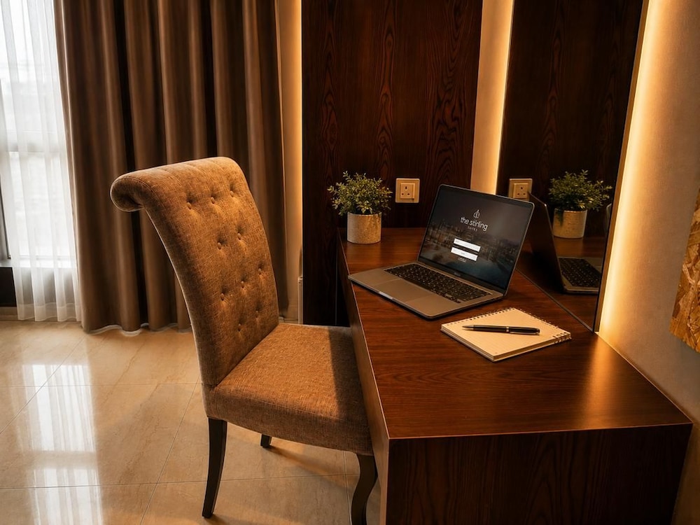 Stirling Suites 41/48
