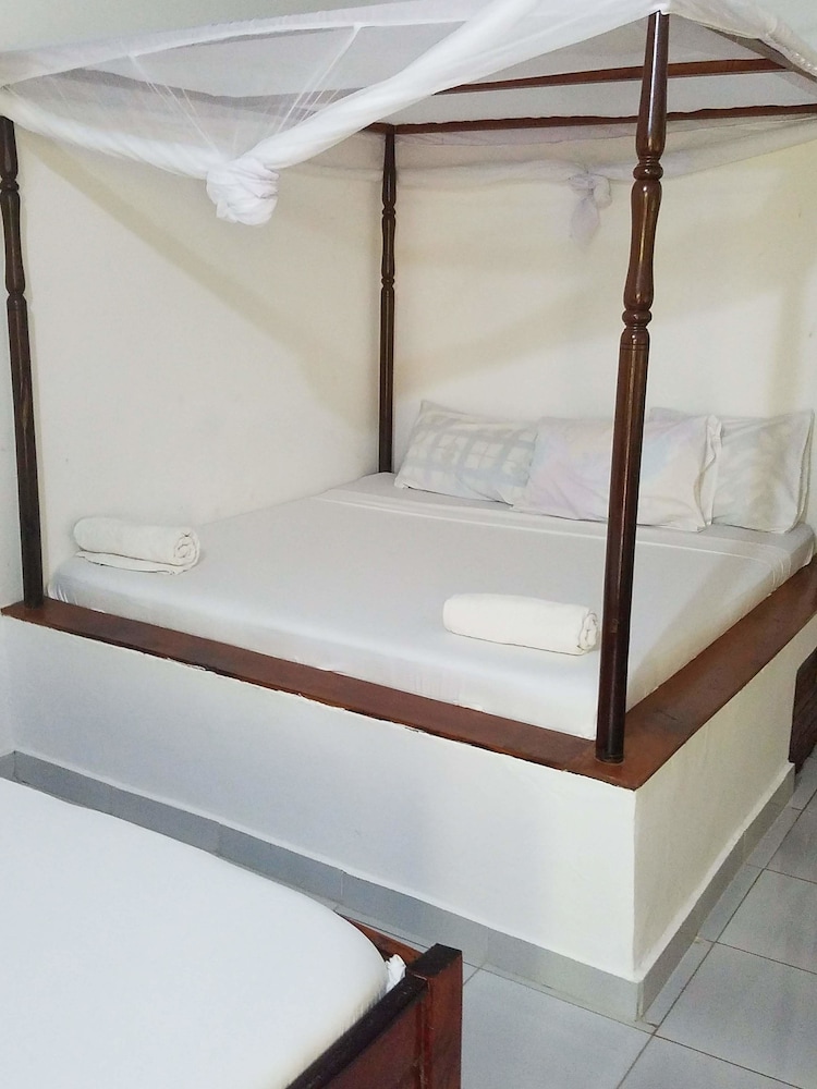 Baraka Aquarium Bungalows 16/42