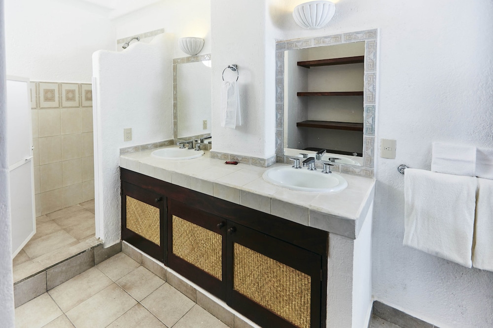 Suites Ixtapa Plaza 49/50