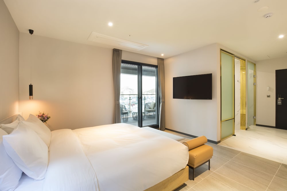 ROOM, DOUBLE BED, BALCONY