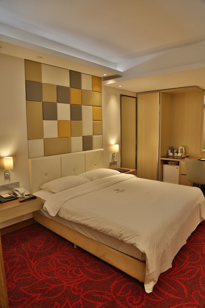 Dhaka Regency Hotel and Resort 22/64