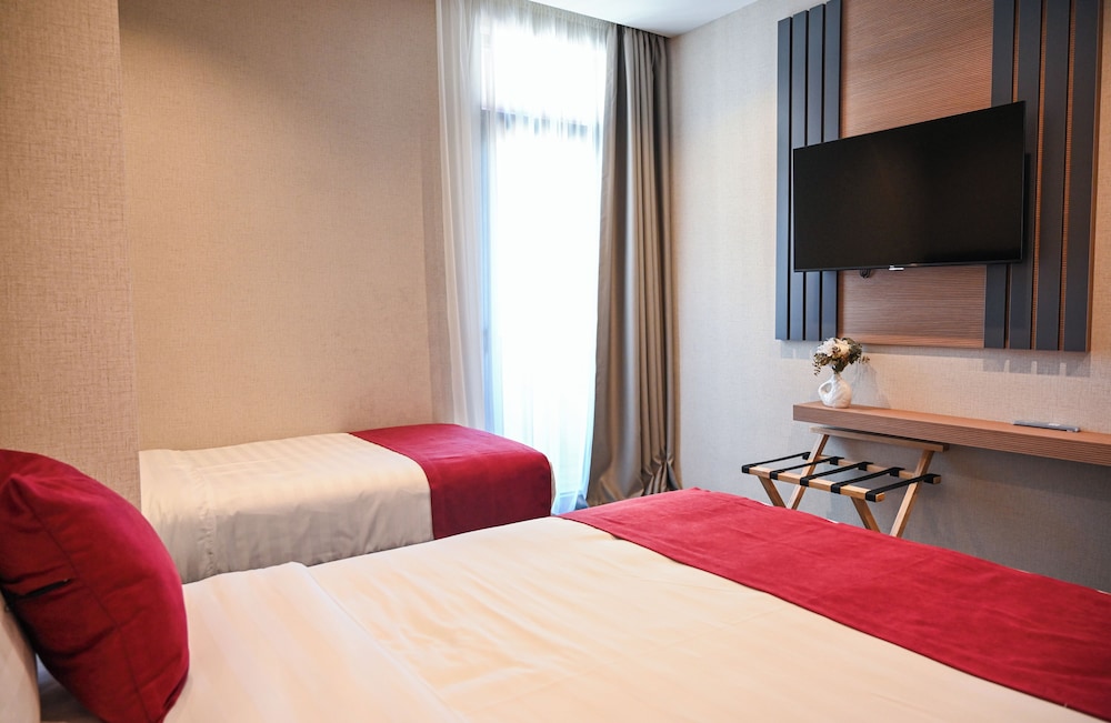 Landmark Hotel 20/50