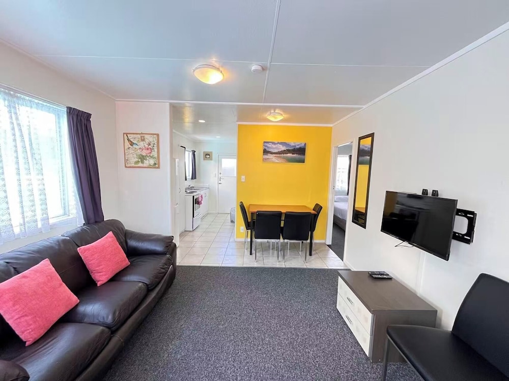 Kowhai And Colonial Motel 34/49