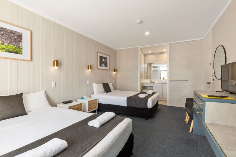 Room, 2 Double Beds, The Wine Vine Hotel 2/3