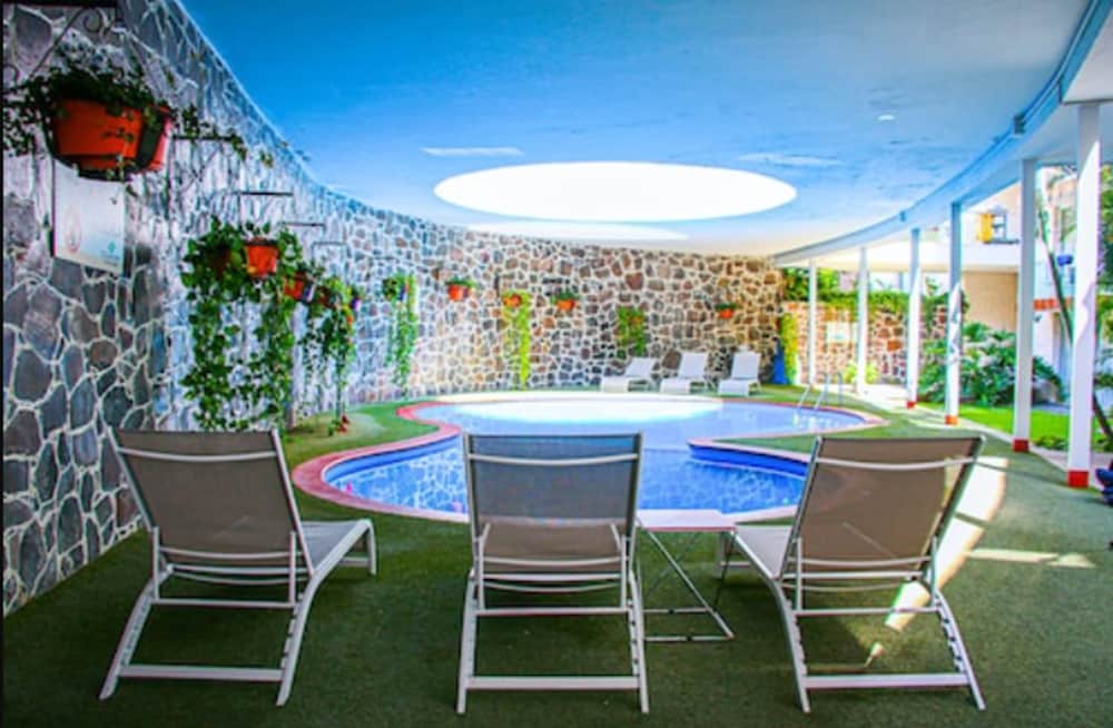 Country Hotel And Suites 36/41