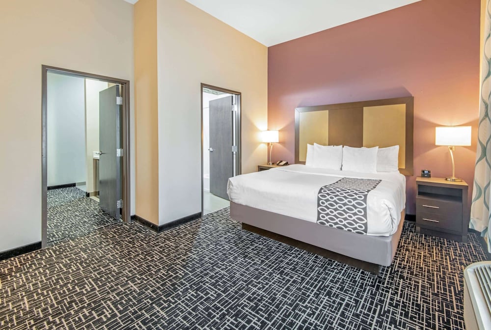 La Quinta Inn & Suites by Wyndham Weatherford OK 21/47