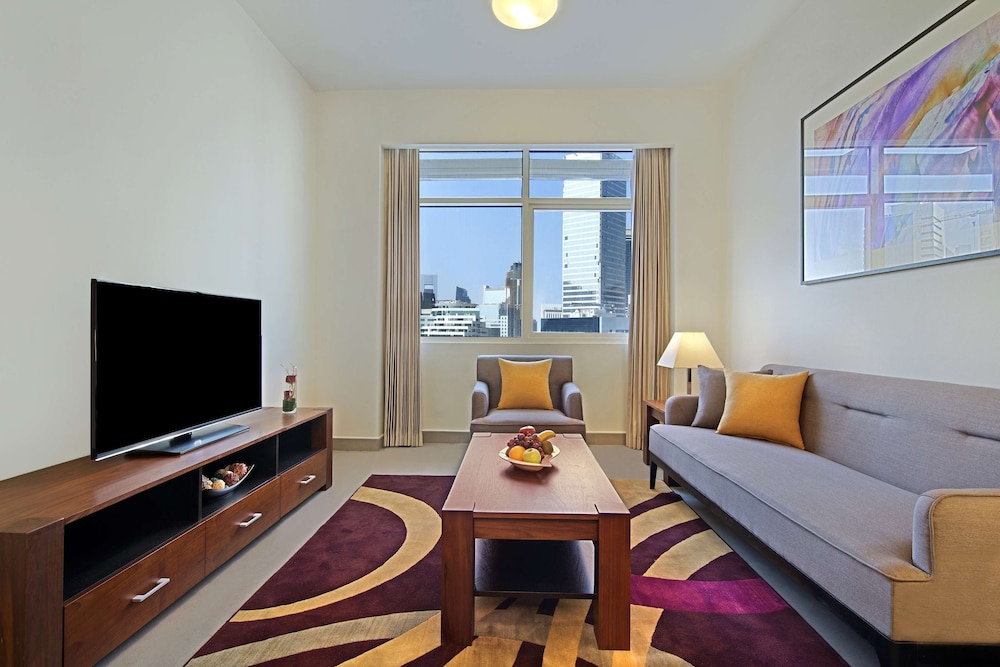 THE CURVE HOTEL 41/74