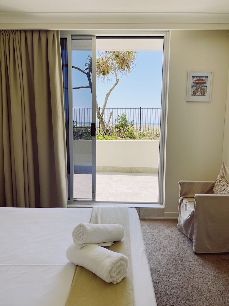 2 Bedrooms, Standard, Queen and Twin Beds, Ocean Front, Ground Floor
