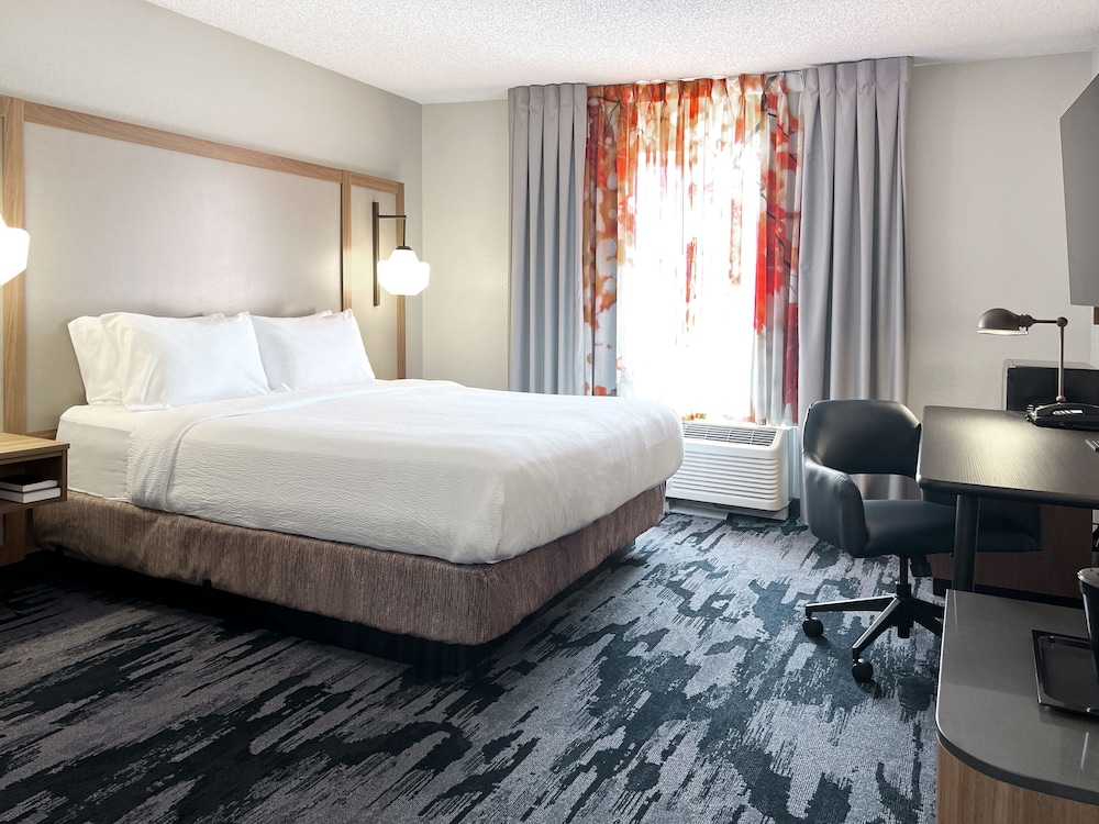 Fairfield Inn and Suites Rogers 19/56