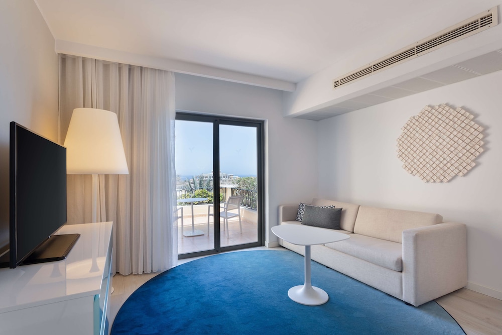 HILTON MALTA 68/100