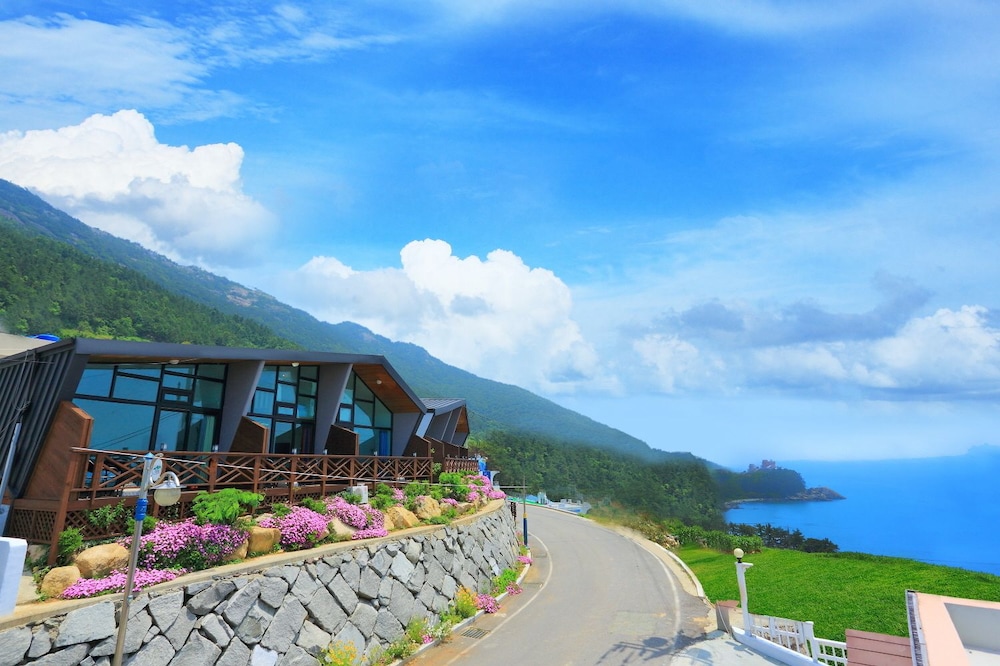 Healing View Pension 6/50