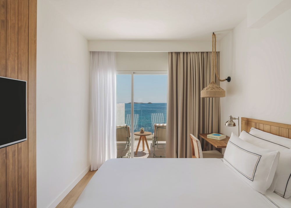 2 Bedrooms, Master, the Level, Suite, King Bed