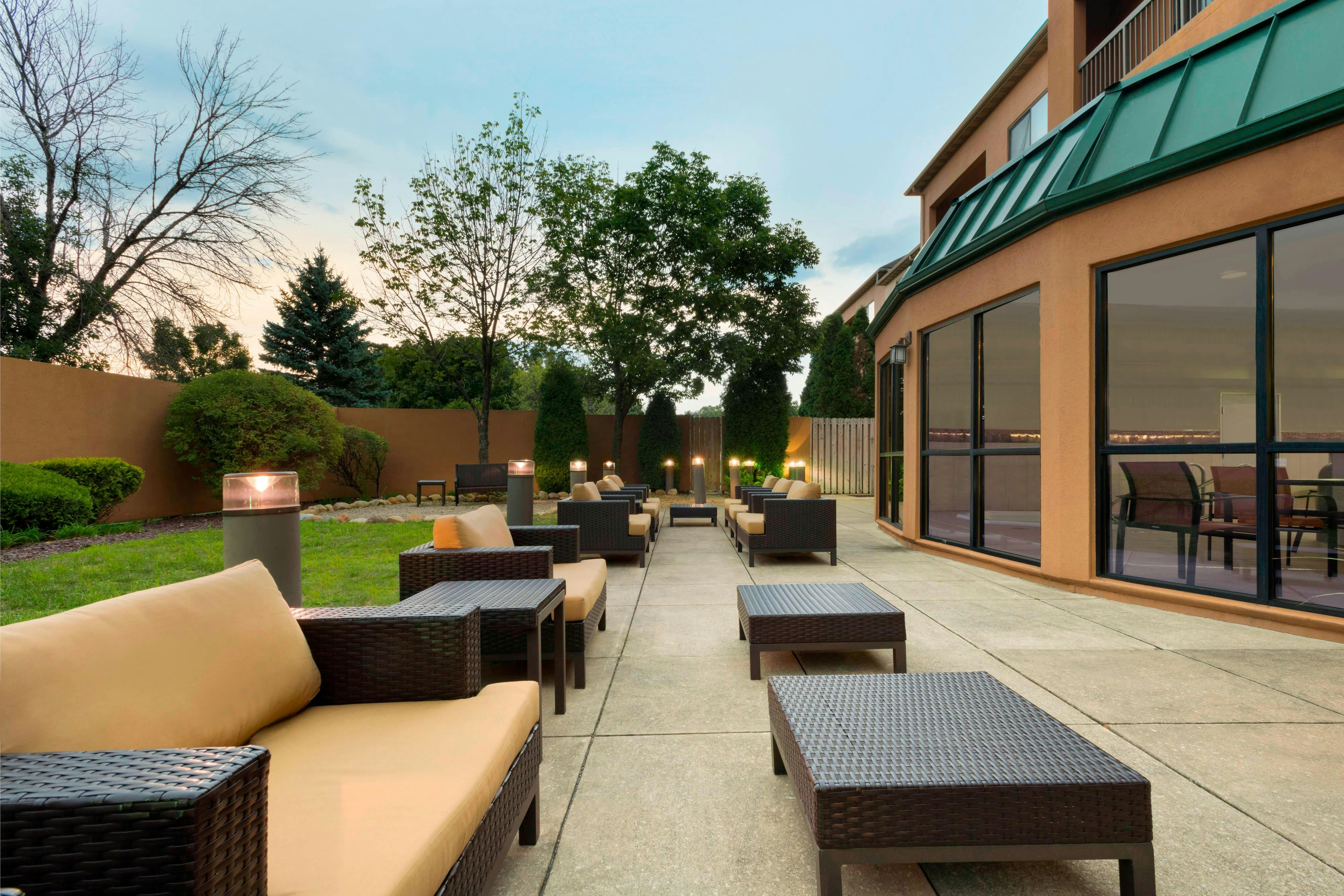 COURTYARD BY MARRIOTT AKRON FAIRLAWN 27/42