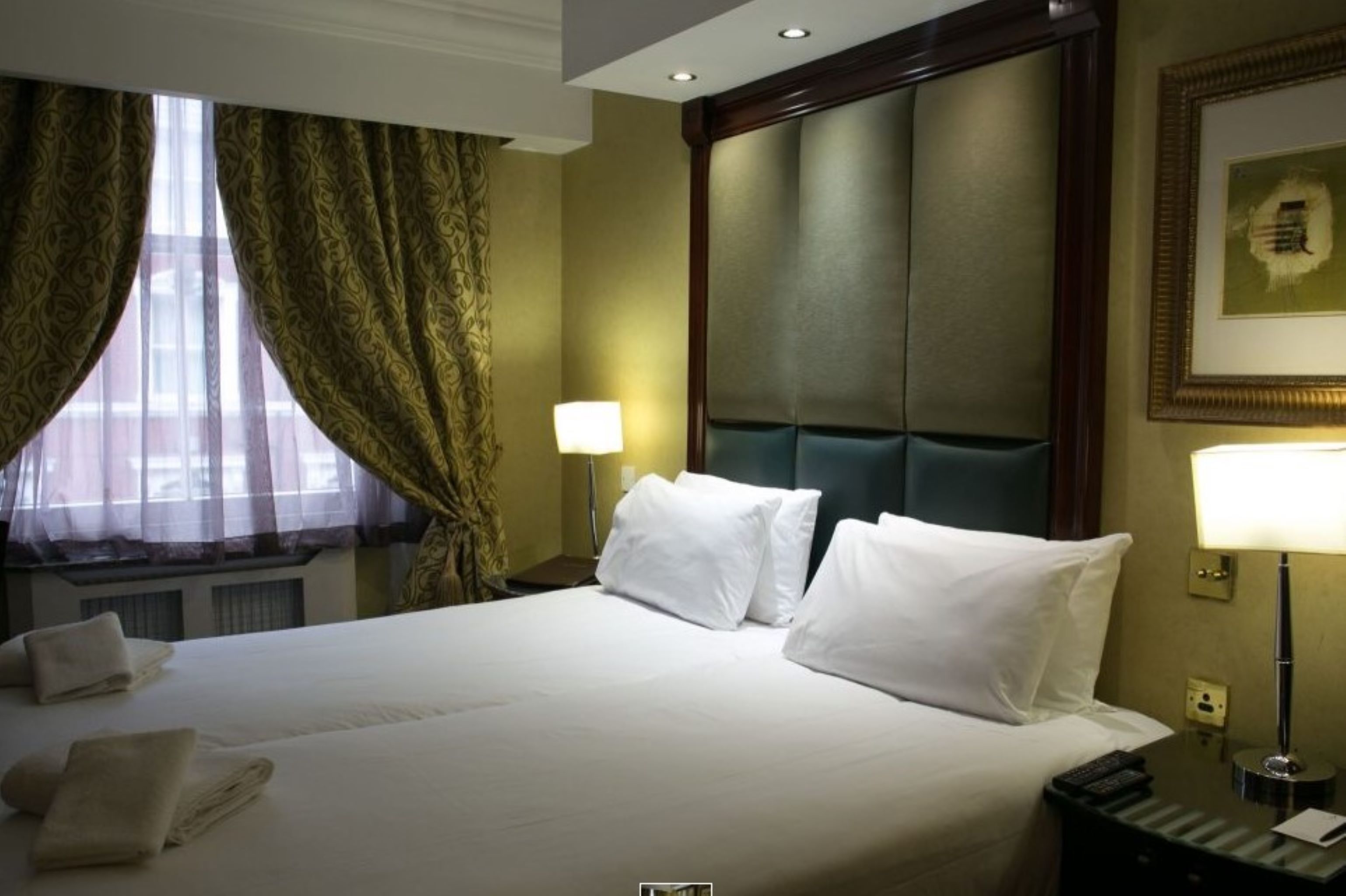 SUPERIOR, TWIN BEDS, FRONT VIEW