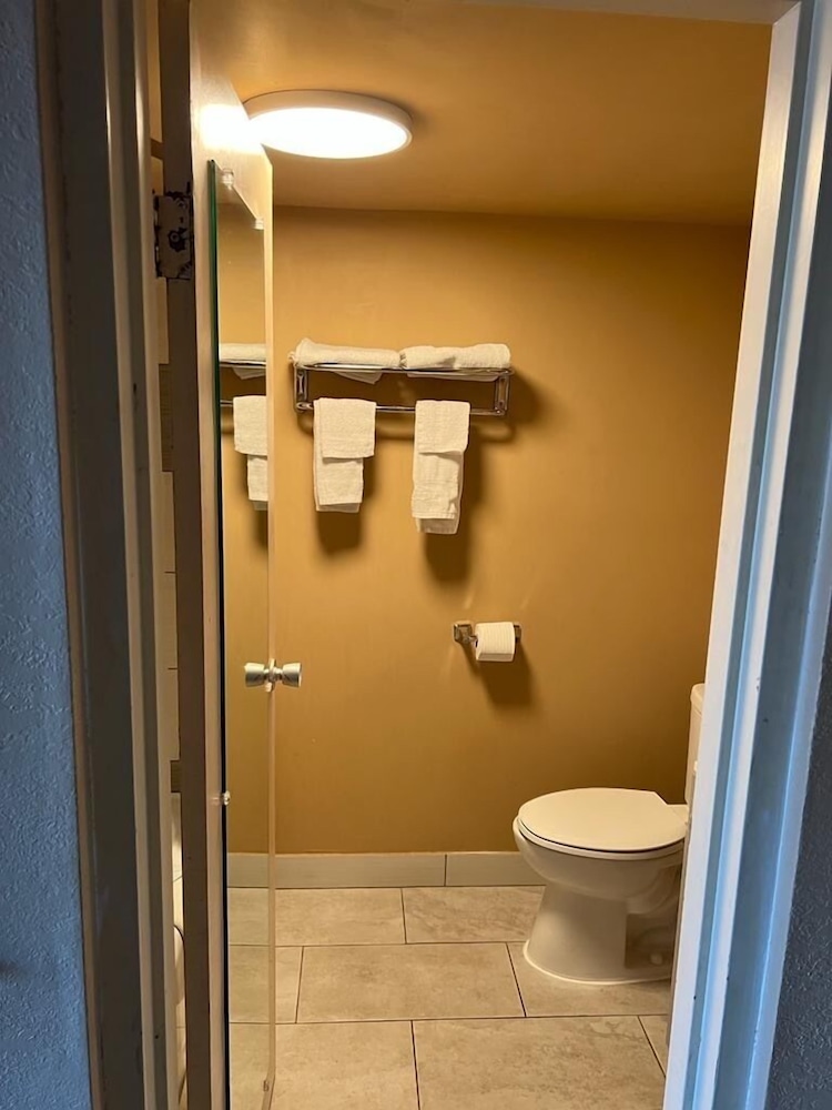 Howard Johnson 37/38