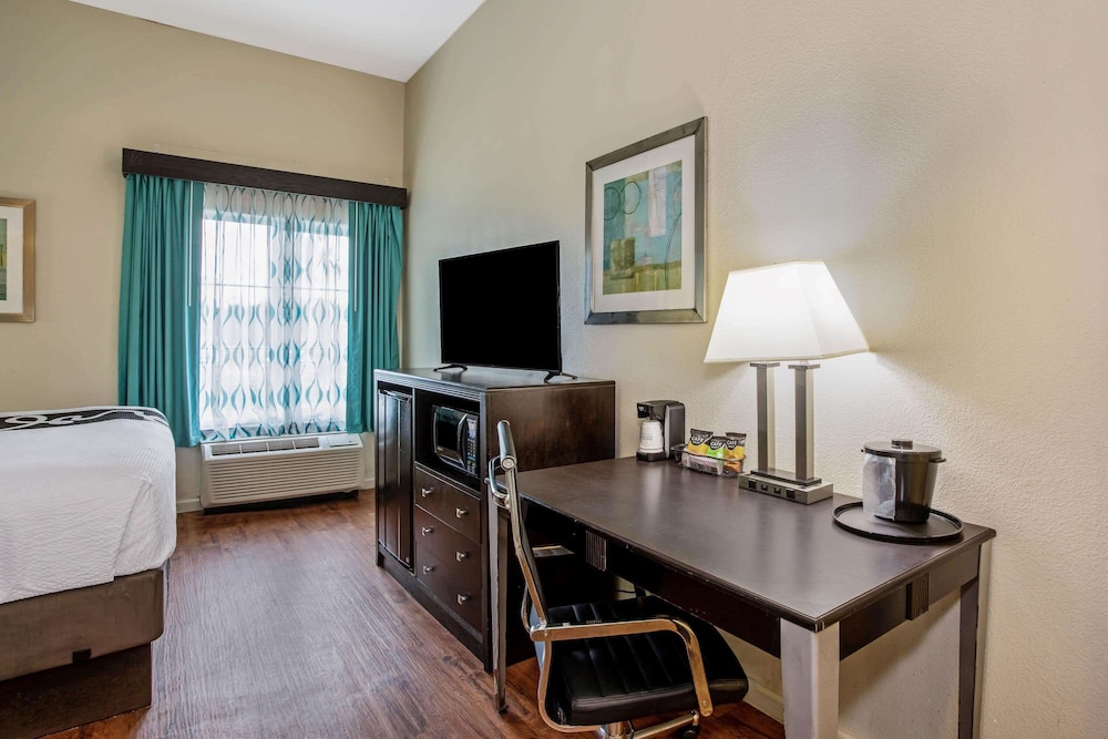 La Quinta Inn & Suites by Wyndham PCB Pier Park area 28/42