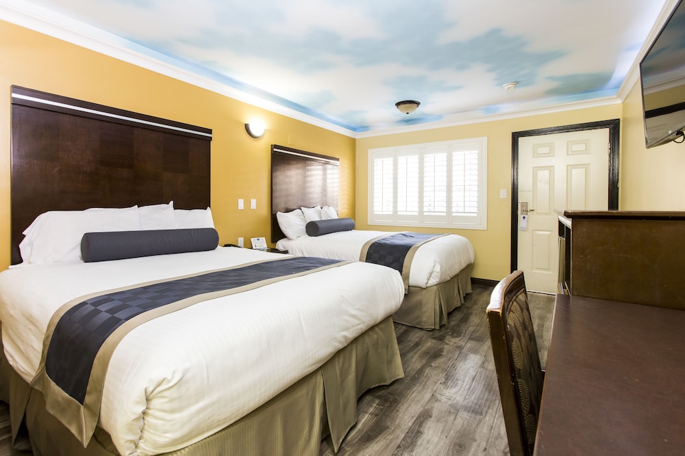 Hollywood Palms Inns & Suites 24/56