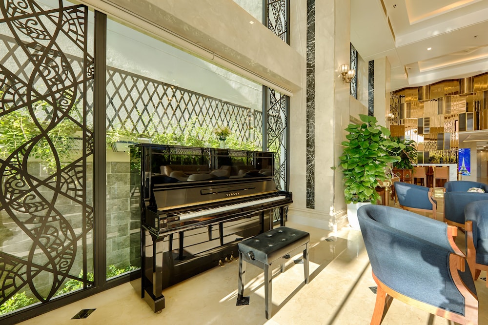 Paris Deli Danang Beach Hotel 60/80