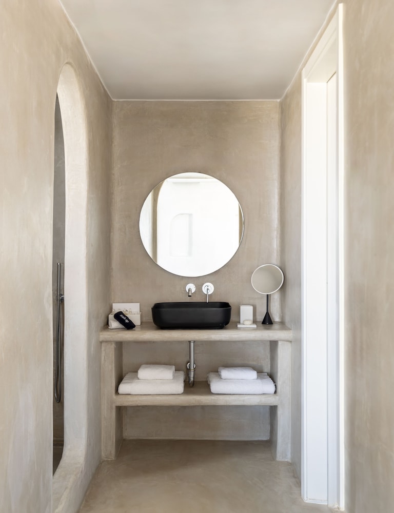 Danae Suites 45/50