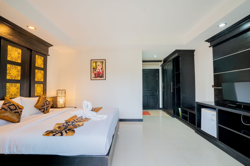 SUPERIOR, GROUND FLOOR