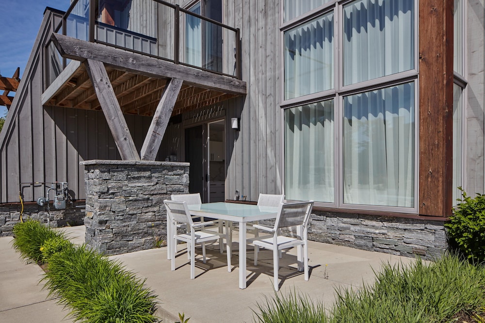 Muskoka Bay Resort 3/48