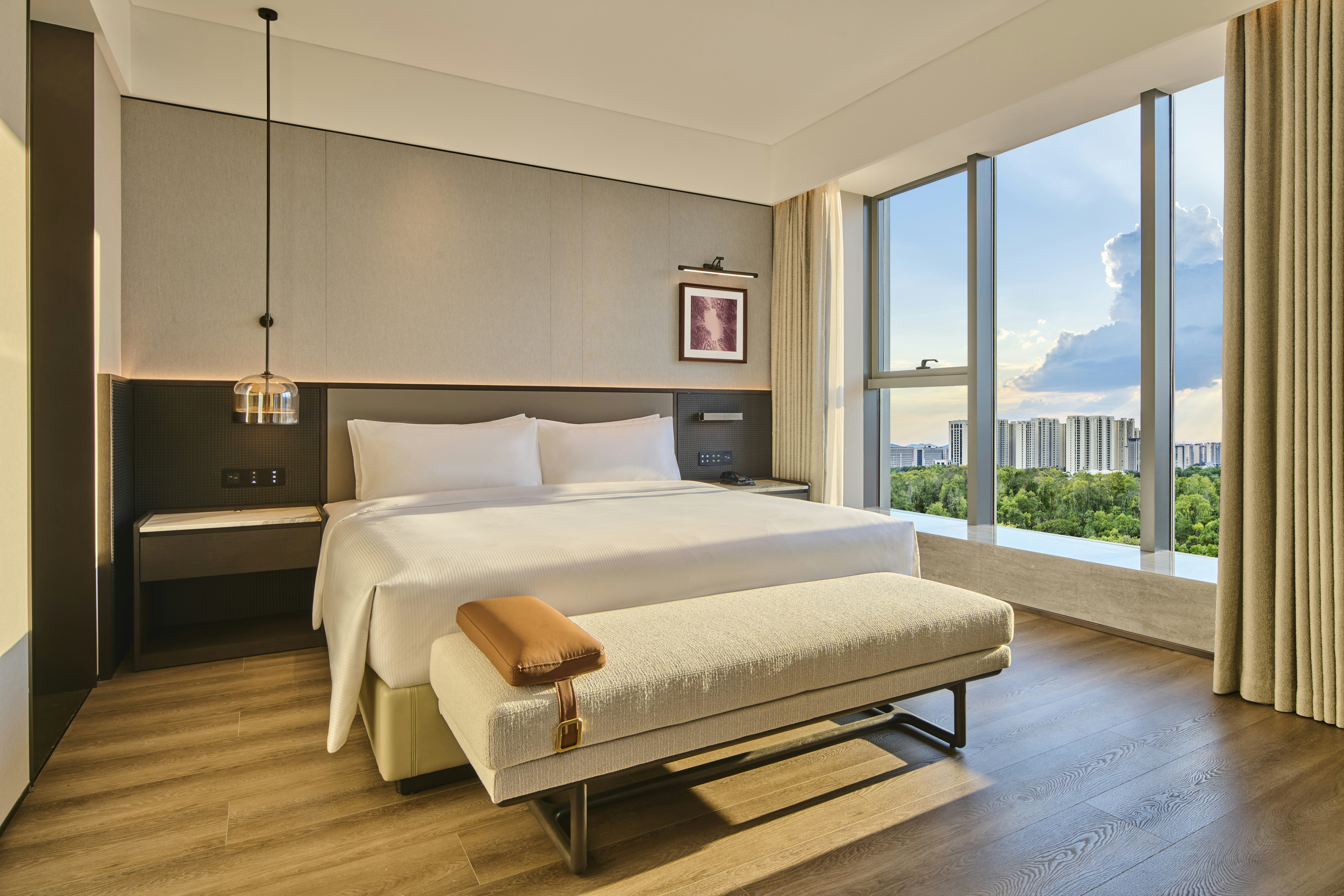 DELUXE, SUITE, KING BED, GARDEN VIEW