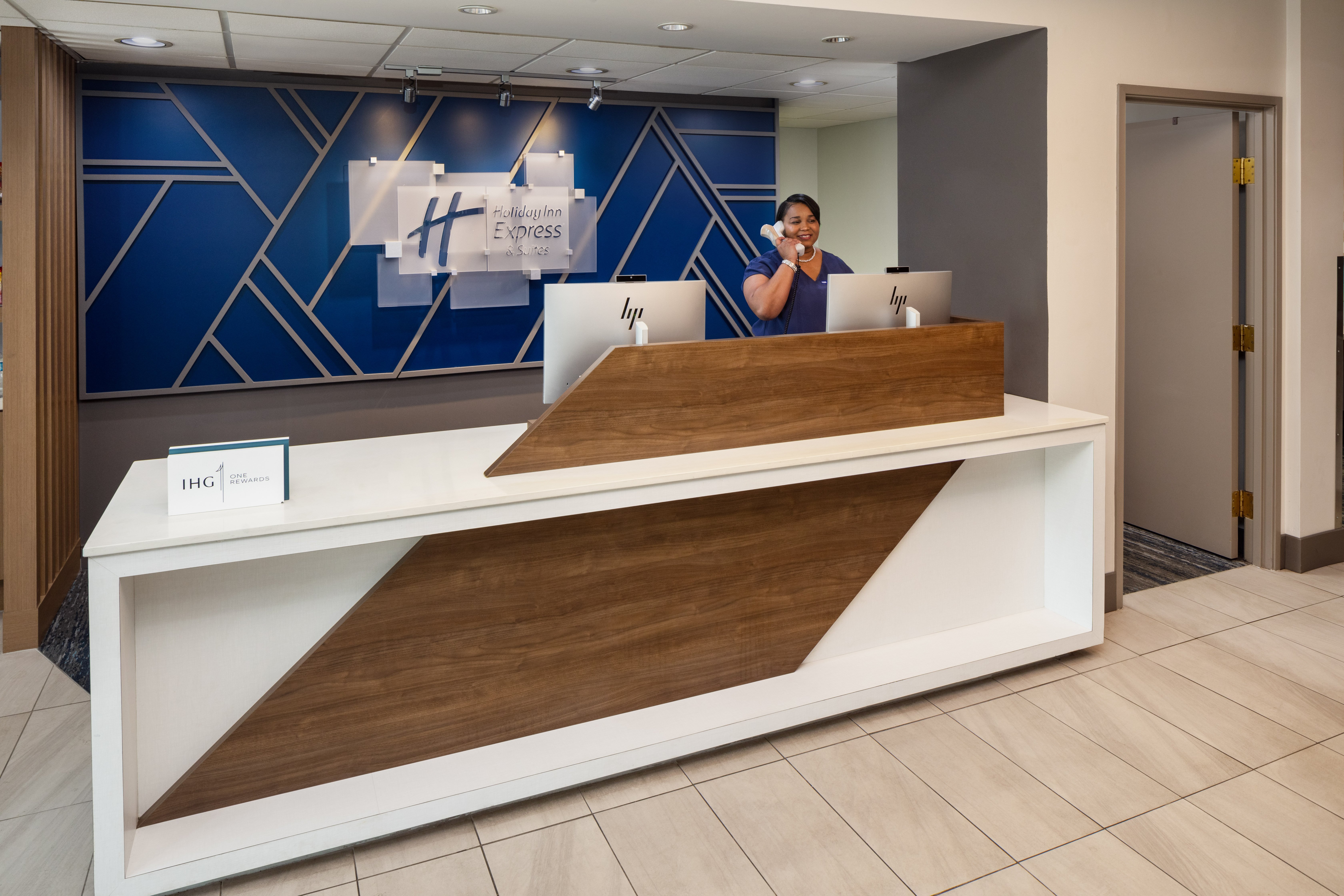 Holiday Inn Express Suites Albemarle 5/51