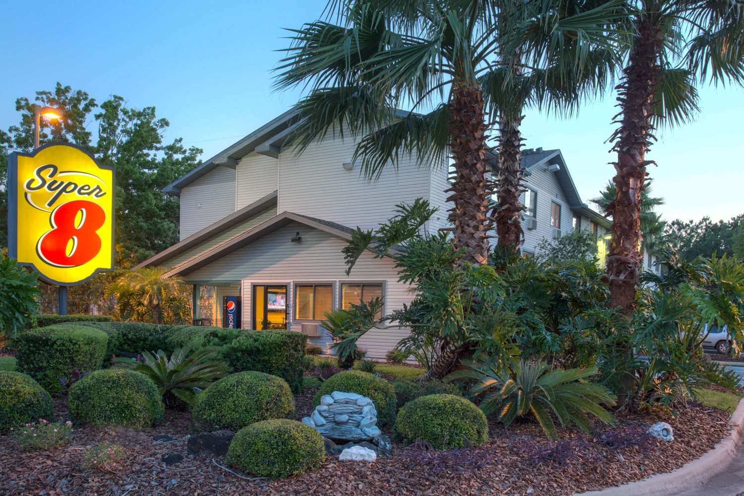 Super 8 by Wyndham Gainesville I-75 Hospital/University Area 4/25