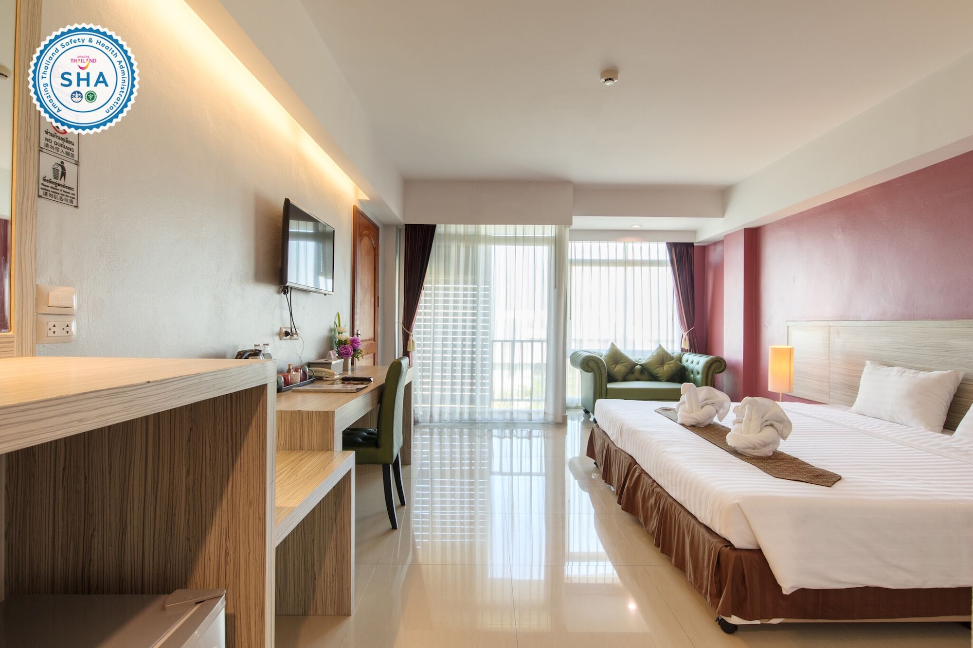 DELUXE, DOUBLE BED
