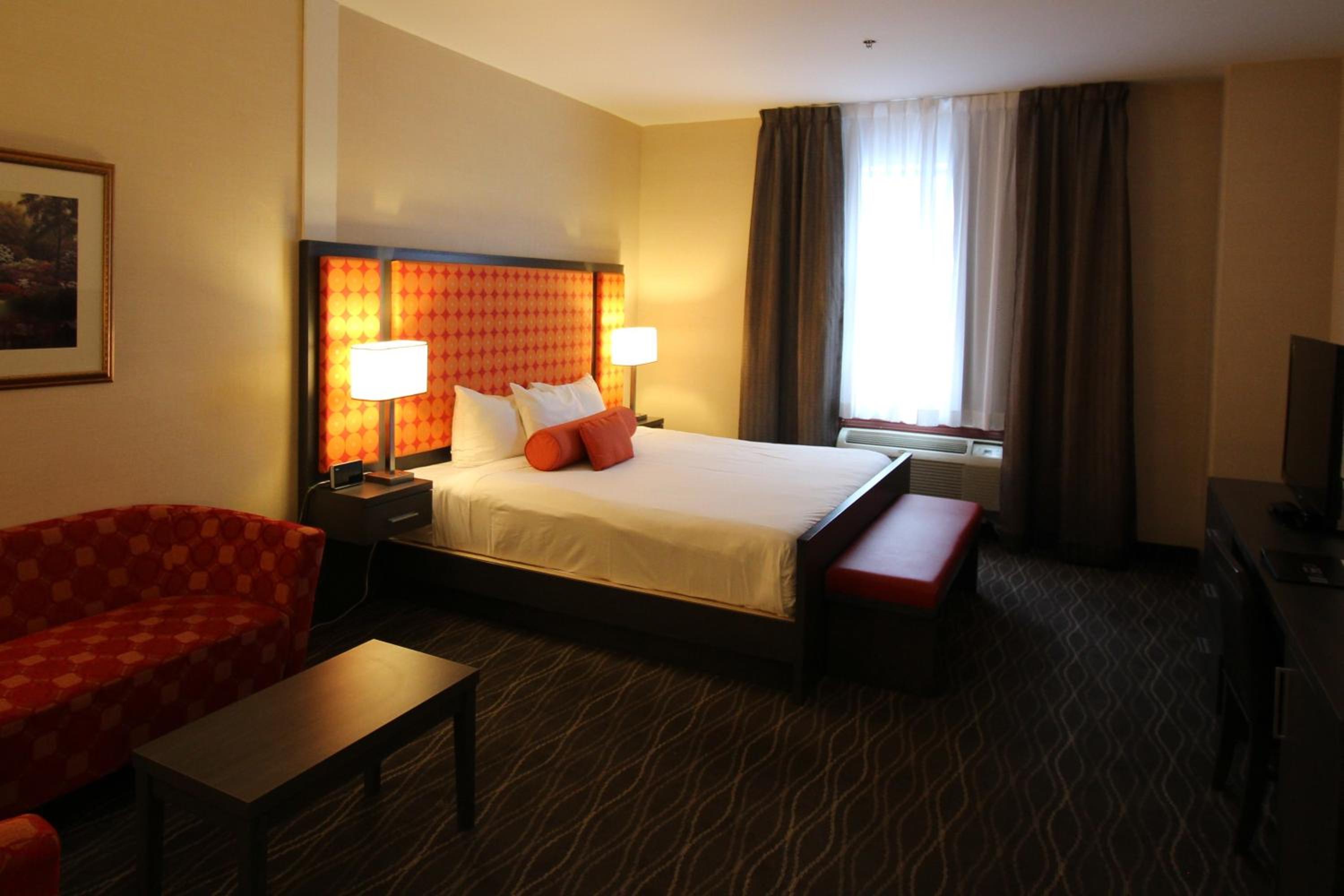 جناح ديلوكس بسرير كينج، Hotel Chrome Montreal Centre Ville 4/5