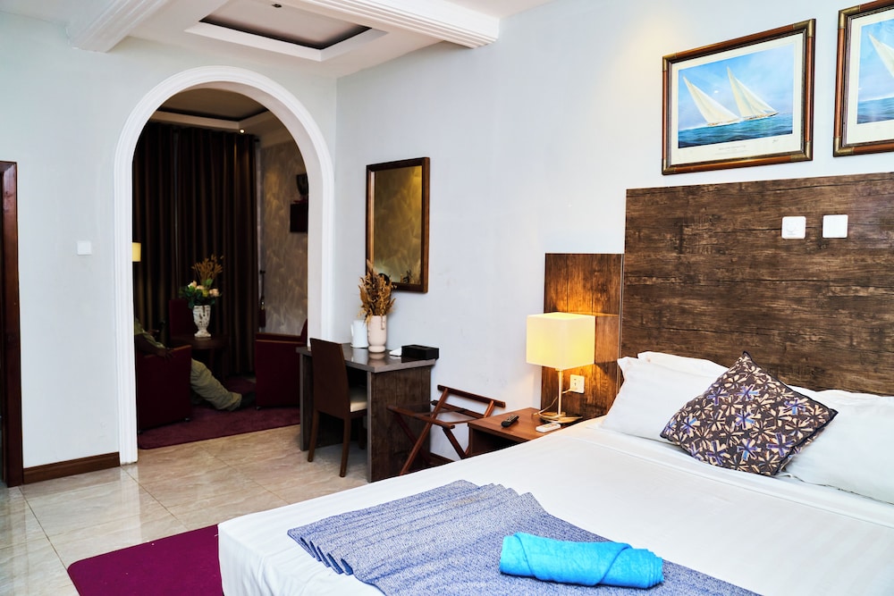 DELUXE, KING BED